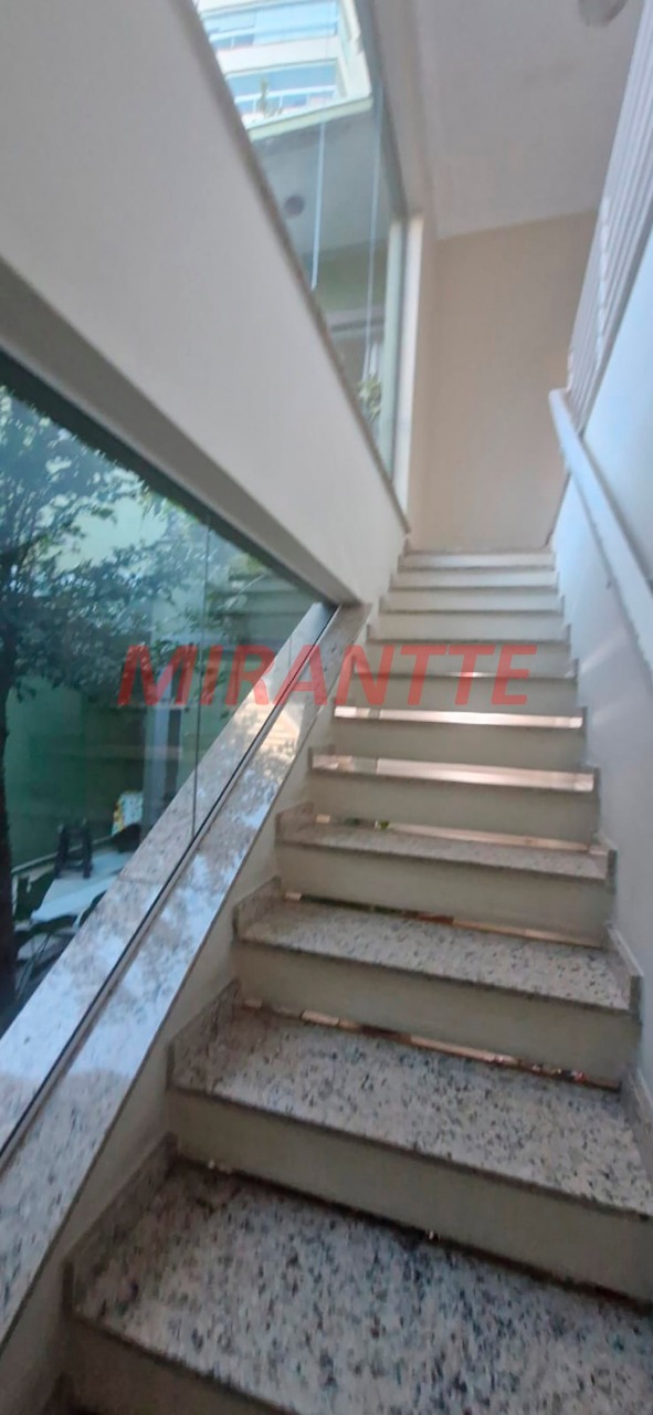 Sobrado de 220m² com 5 quartos em Santana