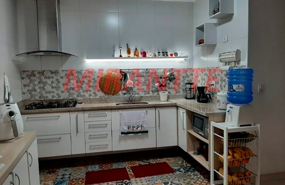 Sobrado de 145m² com 4 quartos em Vila Mazzei