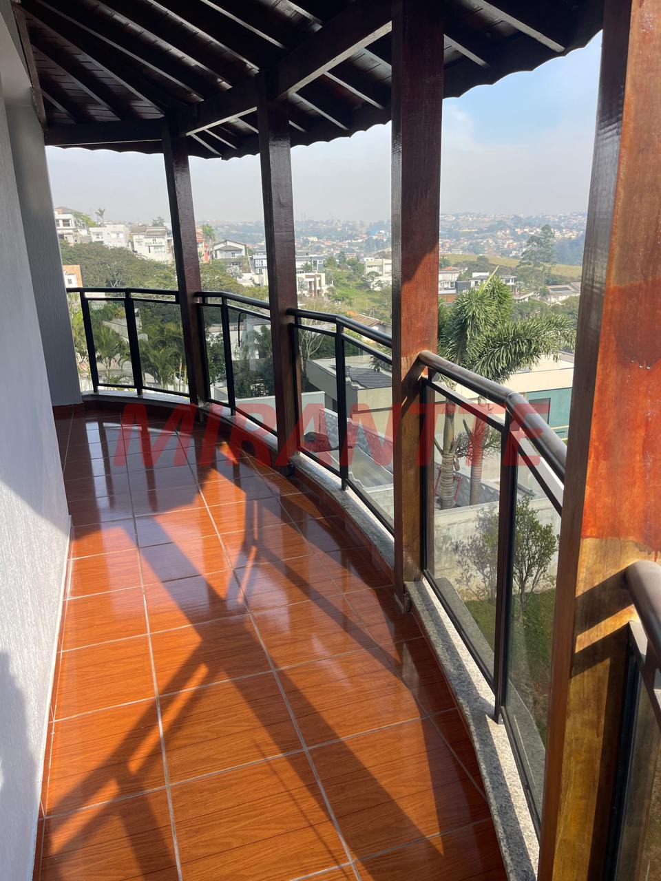 Cond. fechado de 450m² com 5 quartos em Colinas do Paratehy