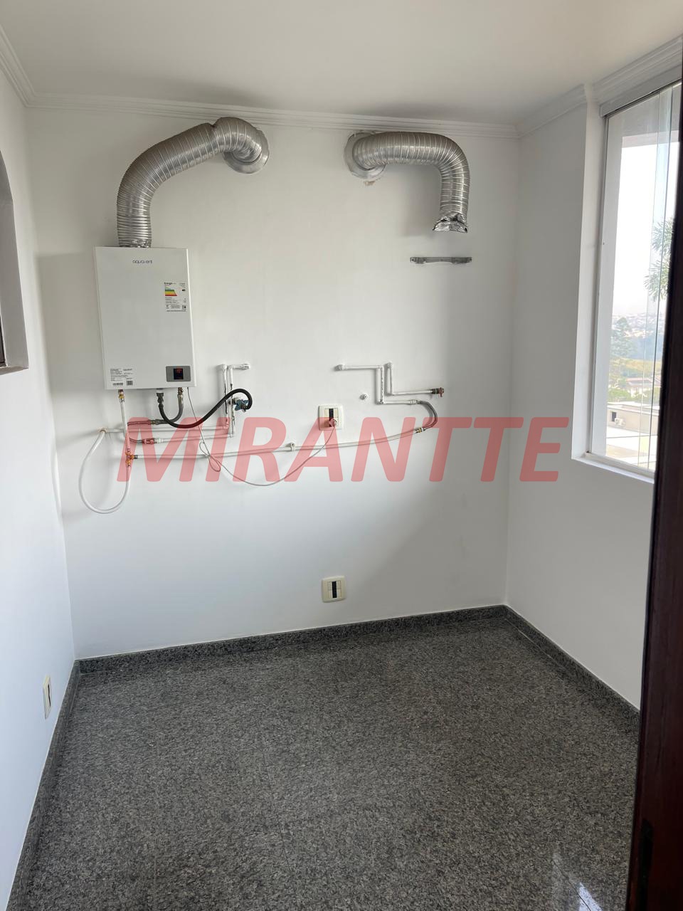 Cond. fechado de 450m² com 5 quartos em Colinas do Paratehy