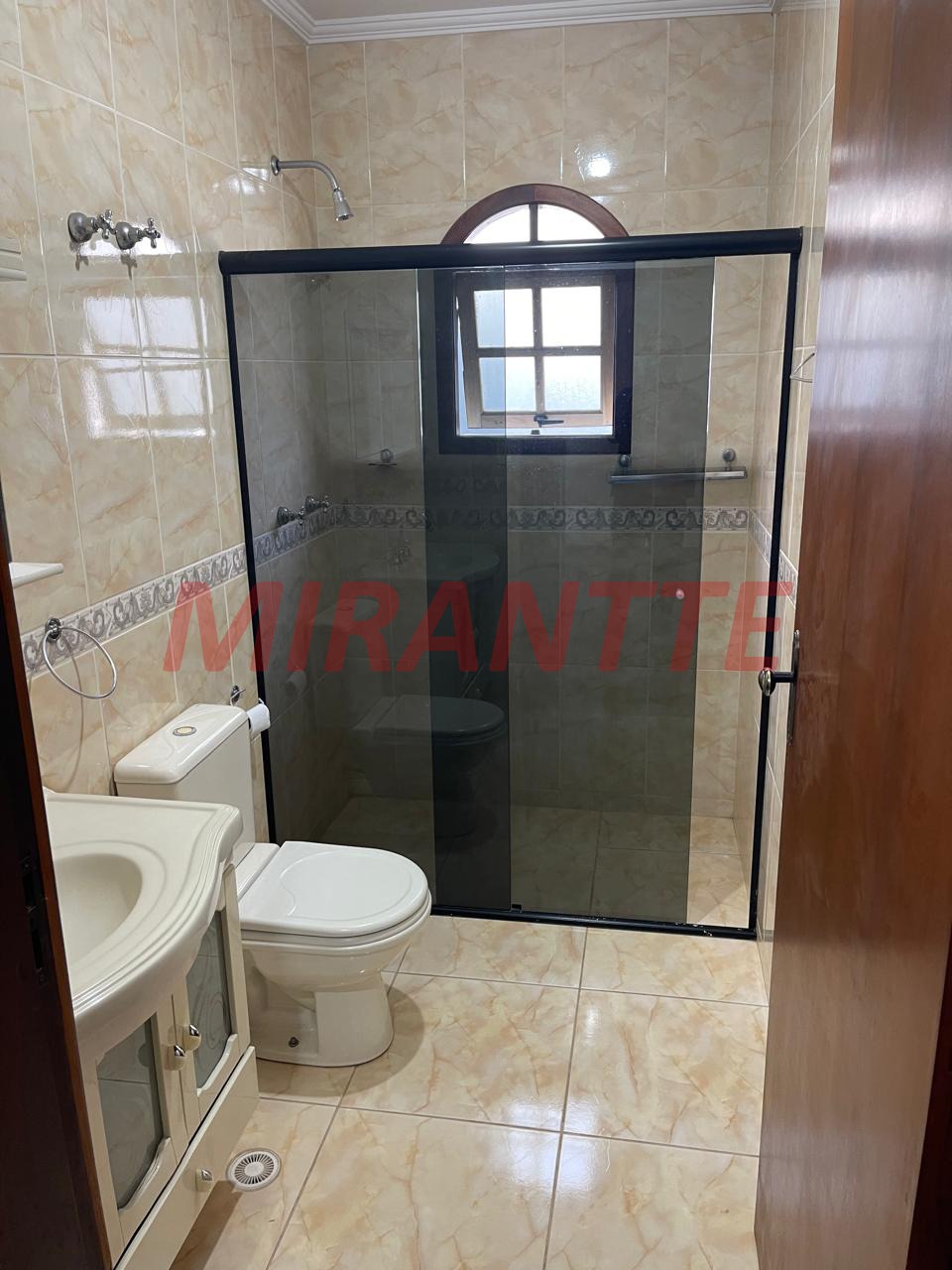 Cond. fechado de 450m² com 5 quartos em Colinas do Paratehy