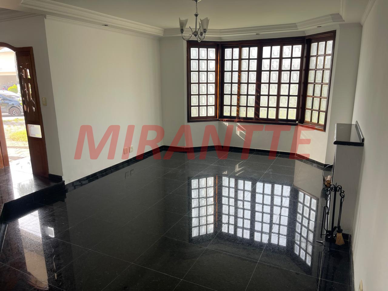 Cond. fechado de 450m² com 5 quartos em Colinas do Paratehy