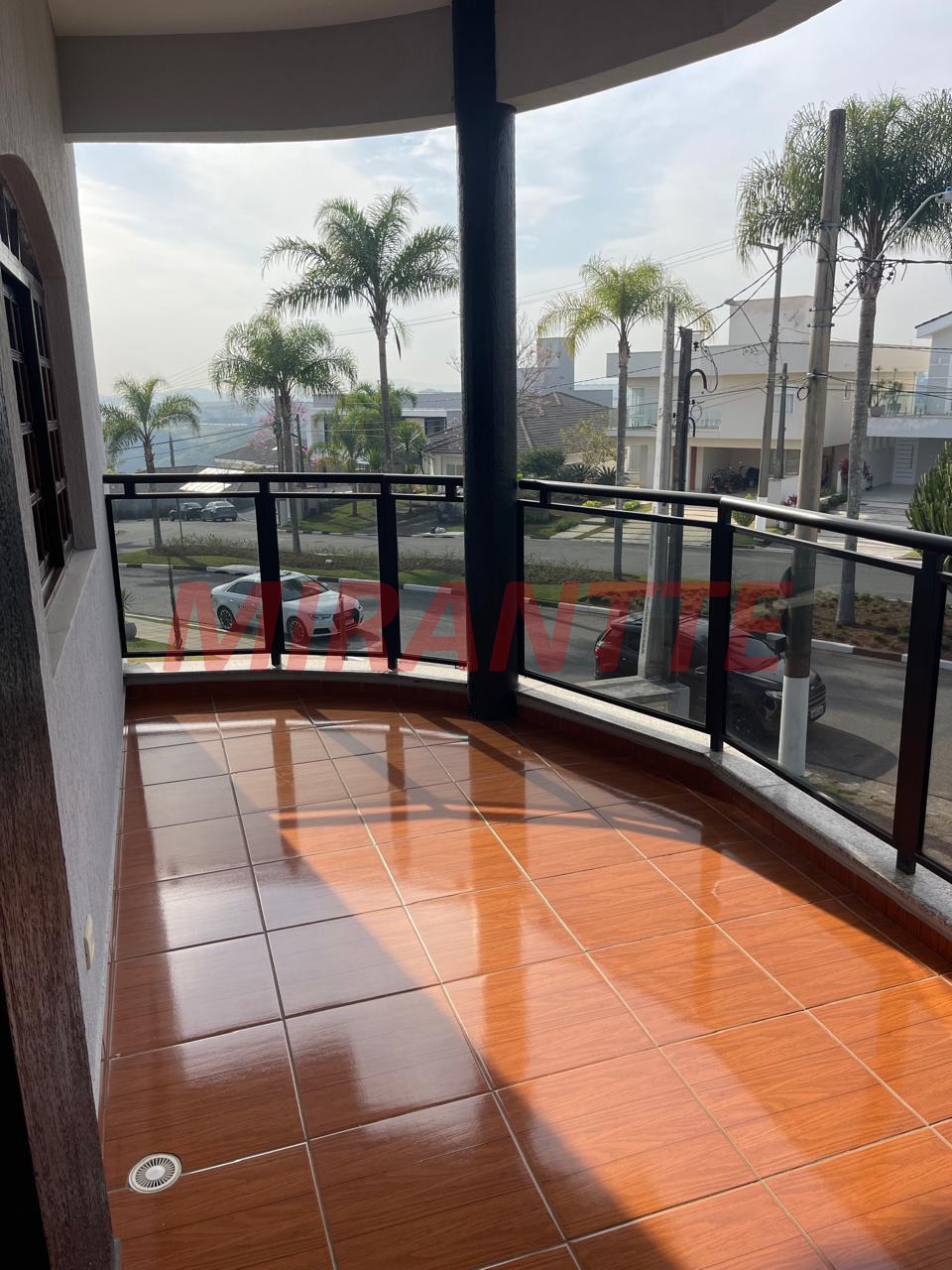 Cond. fechado de 450m² com 5 quartos em Colinas do Paratehy