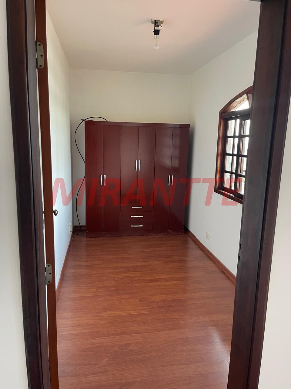 Cond. fechado de 450m² com 5 quartos em Colinas do Paratehy