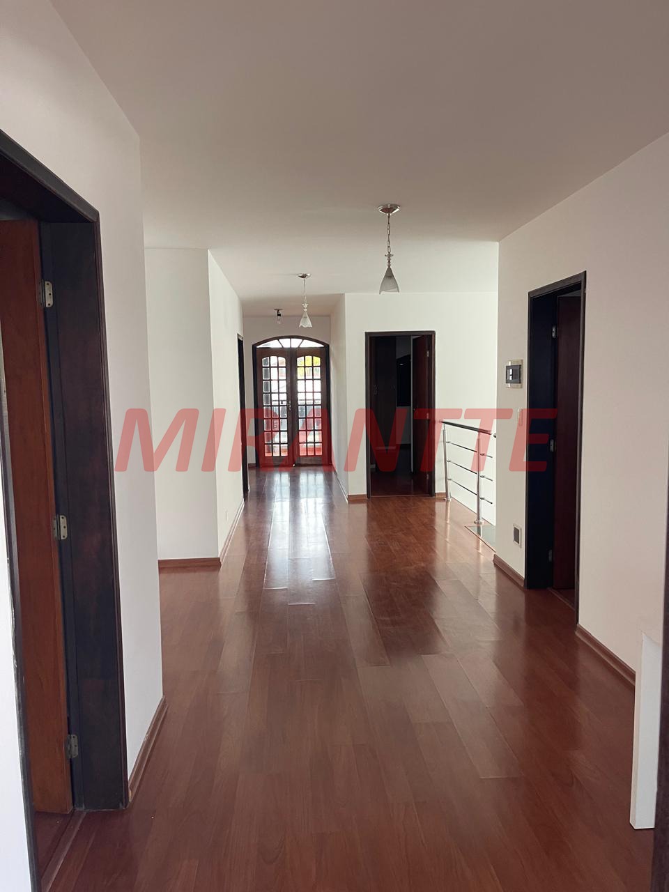 Cond. fechado de 450m² com 5 quartos em Colinas do Paratehy