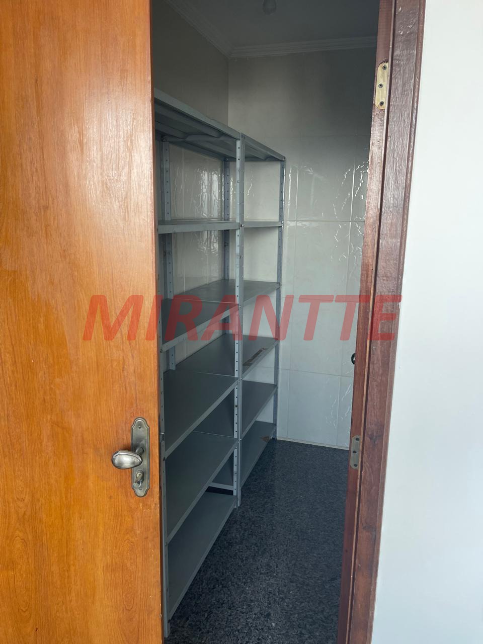 Cond. fechado de 450m² com 5 quartos em Colinas do Paratehy