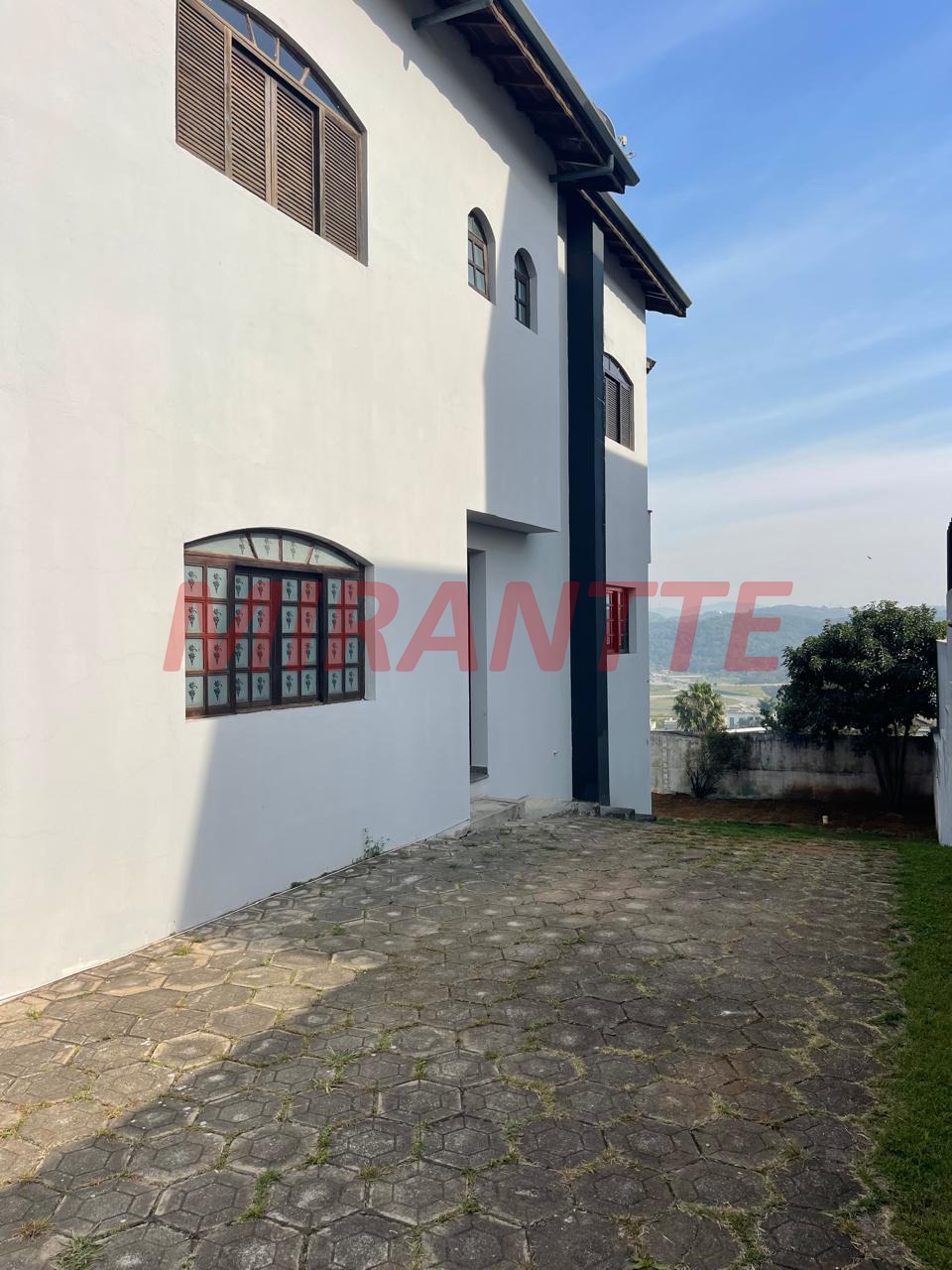 Cond. fechado de 450m² com 5 quartos em Colinas do Paratehy