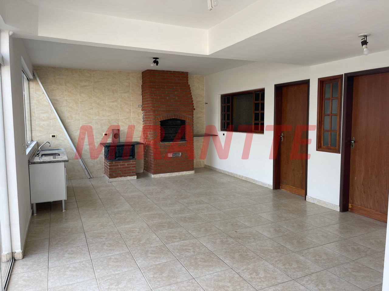 Cond. fechado de 450m² com 5 quartos em Colinas do Paratehy