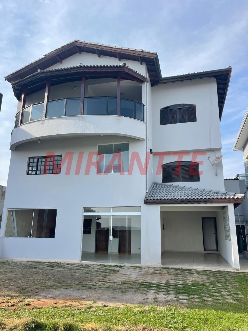 Cond. fechado de 450m² com 5 quartos em Colinas do Paratehy