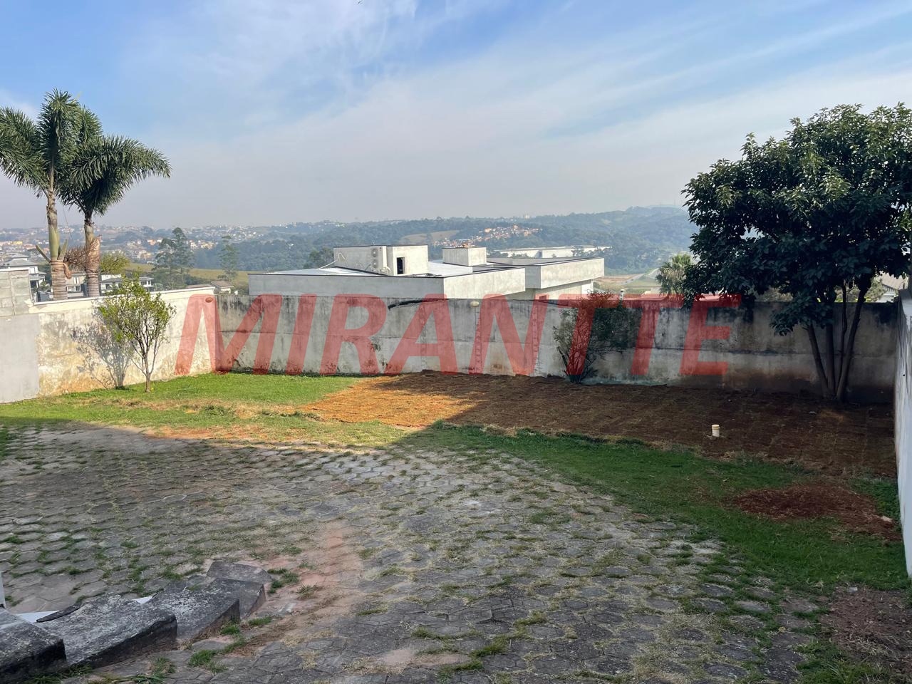 Cond. fechado de 450m² com 5 quartos em Colinas do Paratehy