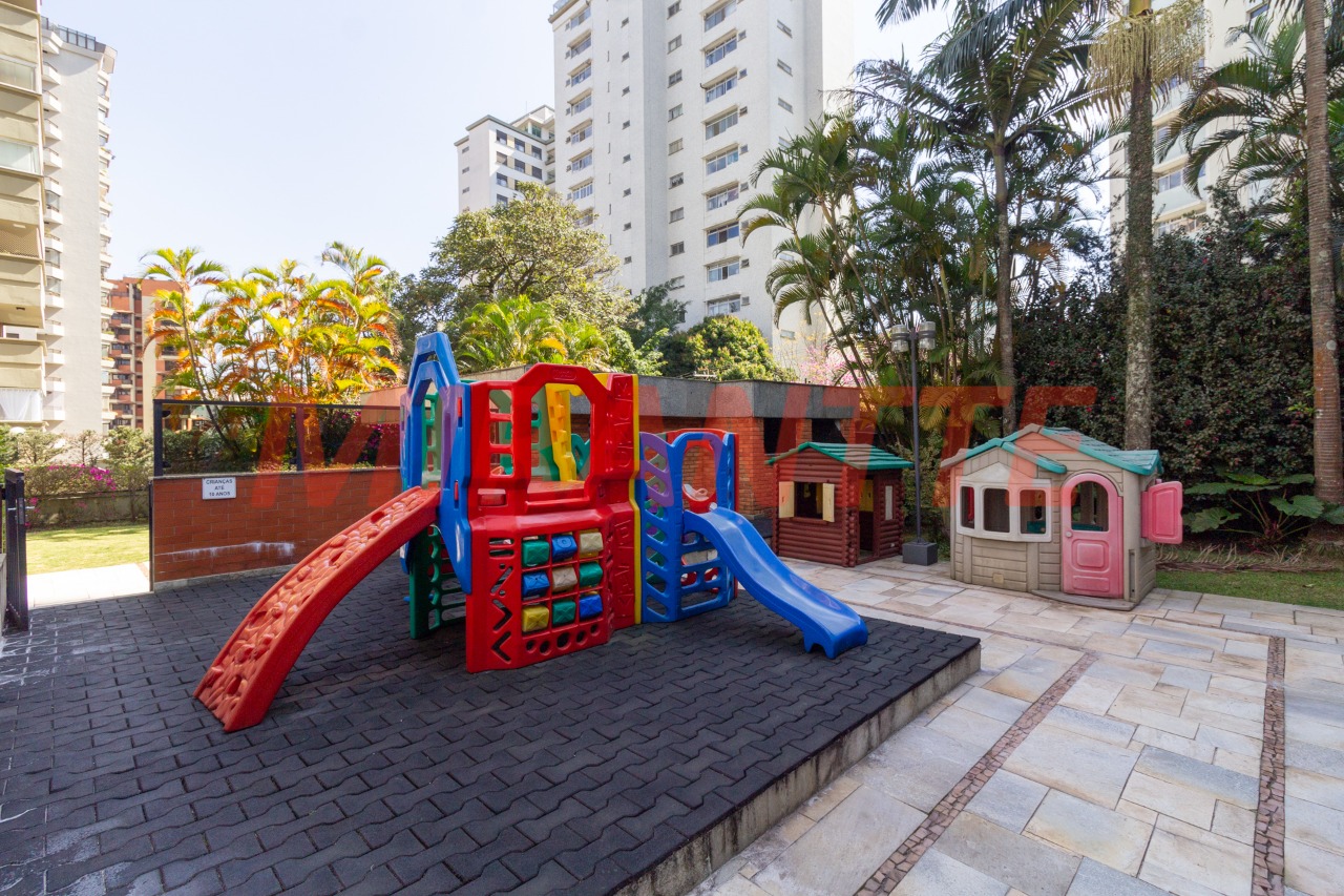 Cobertura de 387m² com 5 quartos em Água Fria