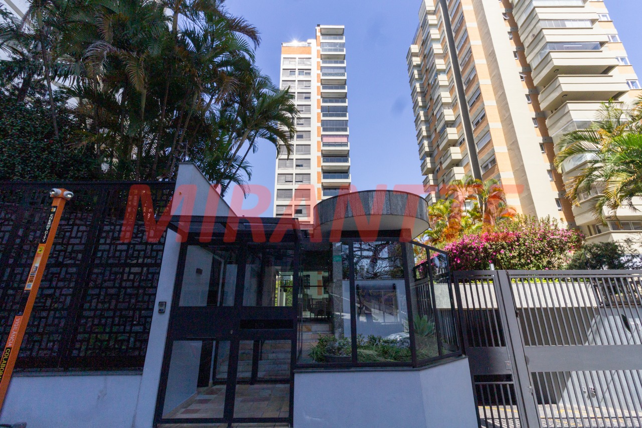 Cobertura de 387m² com 5 quartos em Água Fria