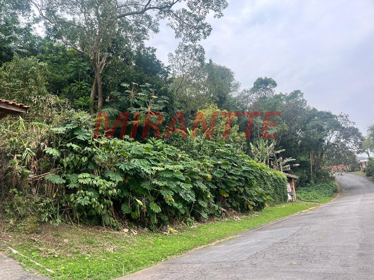 Terreno de 1010m² em Caraguata