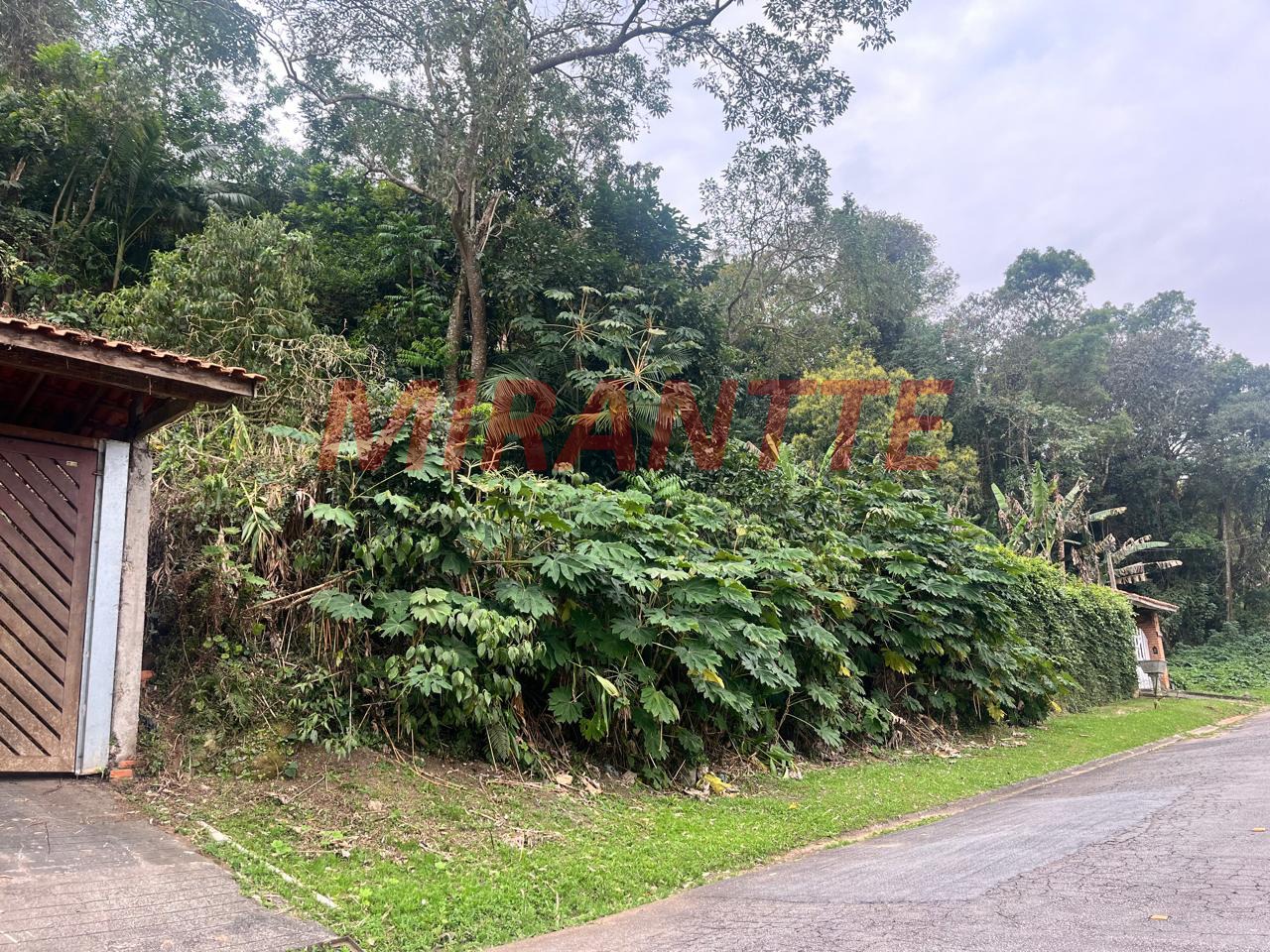 Terreno de 1010m² em Caraguata