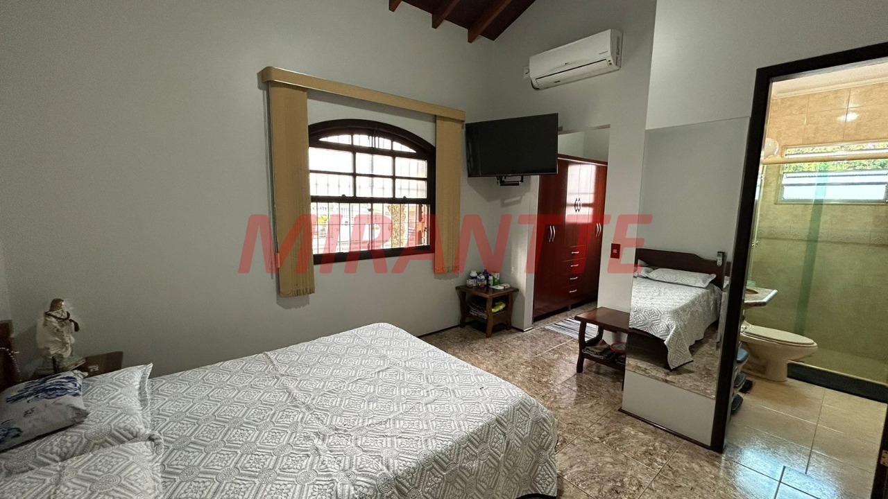 Sobrado de 260m² com 4 quartos em Jardim das Laranjeiras