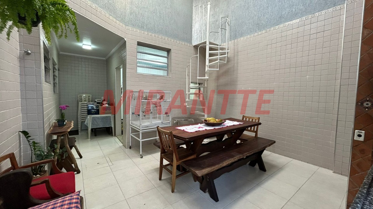 Sobrado de 260m² com 4 quartos em Jardim das Laranjeiras