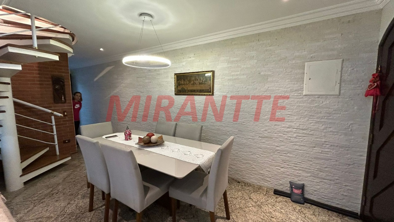 Sobrado de 260m² com 4 quartos em Jardim das Laranjeiras