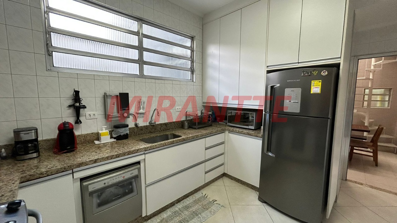 Sobrado de 260m² com 4 quartos em Jardim das Laranjeiras