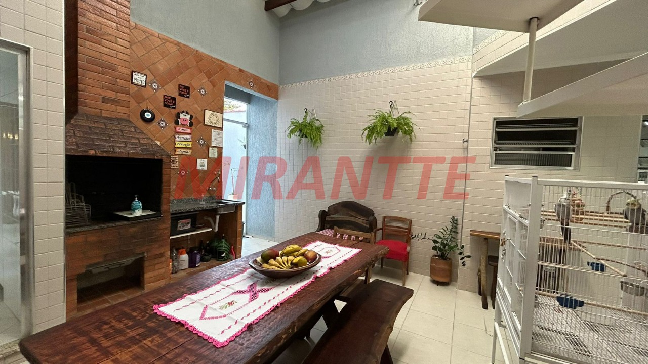 Sobrado de 260m² com 4 quartos em Jardim das Laranjeiras