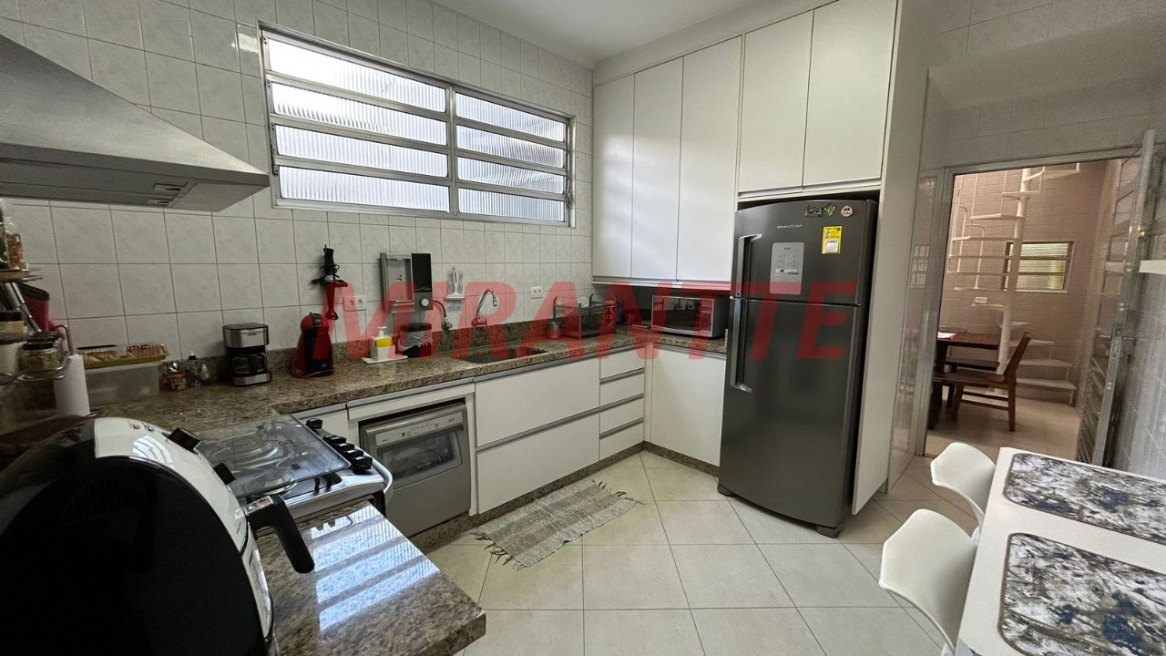 Sobrado de 260m² com 4 quartos em Jardim das Laranjeiras