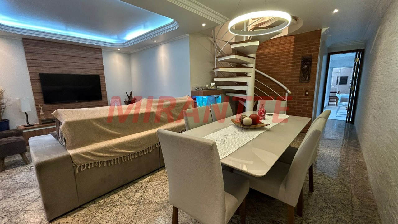 Sobrado de 260m² com 4 quartos em Jardim das Laranjeiras