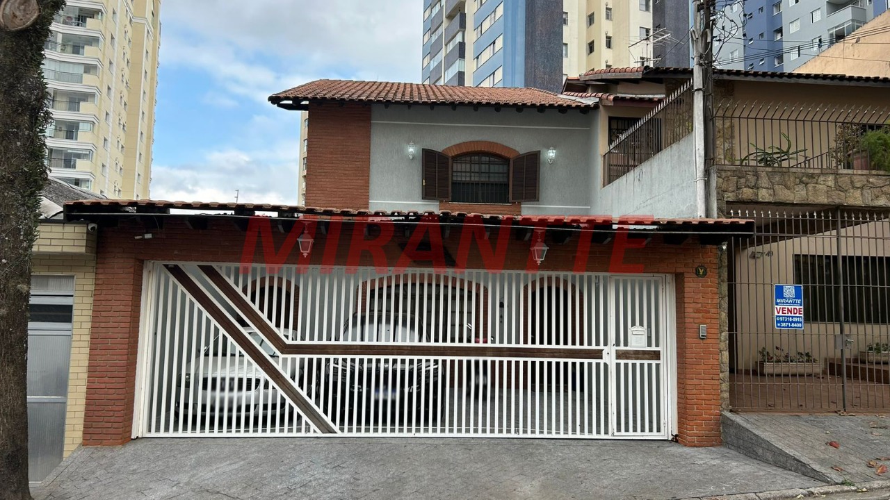 Sobrado de 260m² com 4 quartos em Jardim das Laranjeiras
