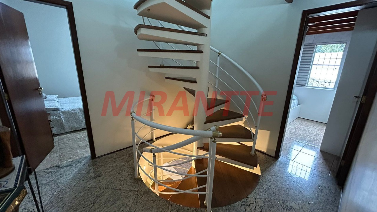 Sobrado de 260m² com 4 quartos em Jardim das Laranjeiras