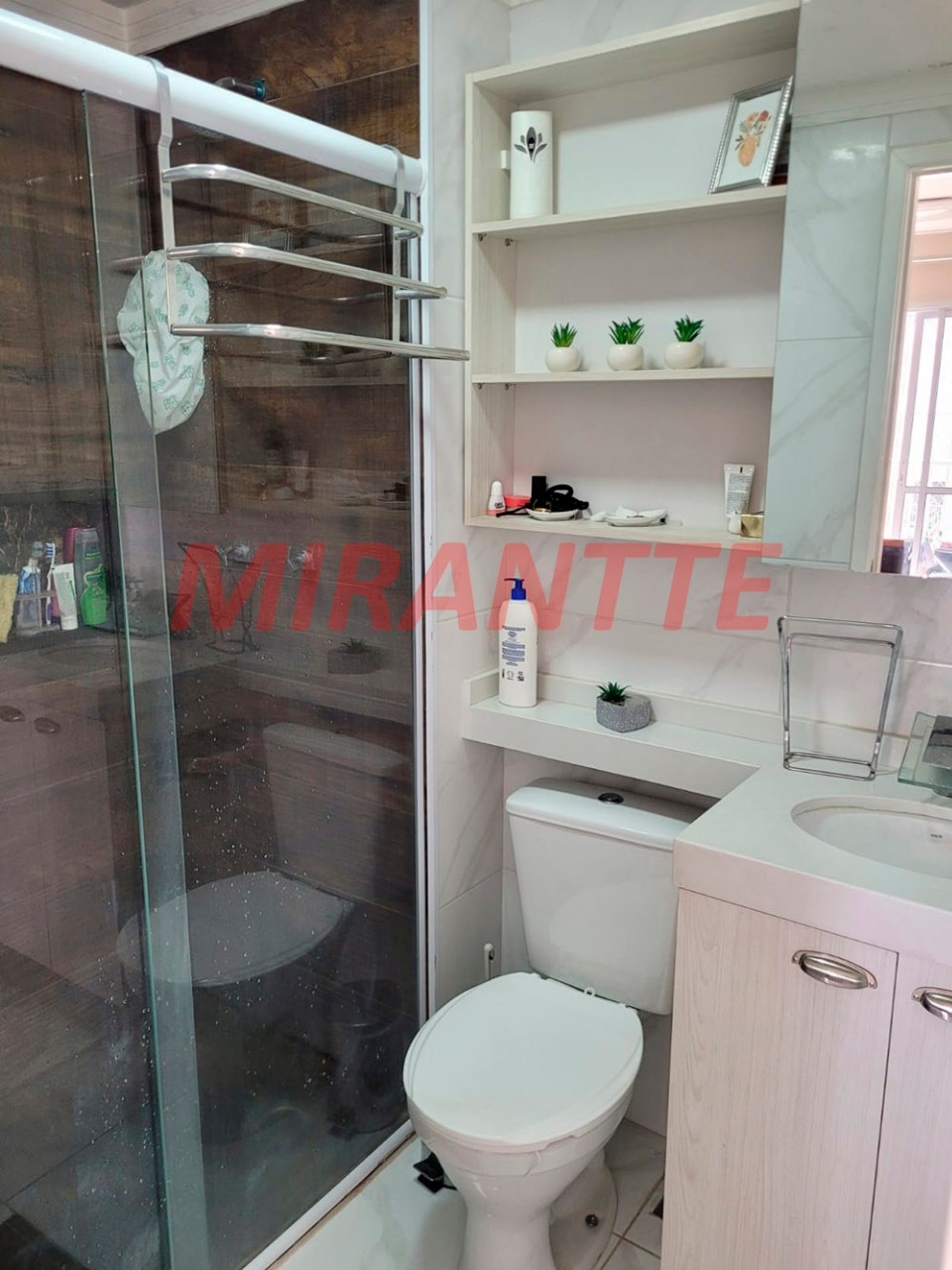 Apartamento de 43000m² com 2 quartos em Vila Itapegica