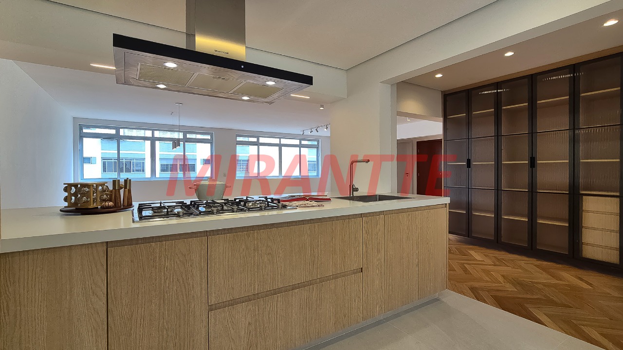 Apartamento de 158.6m² com 3 quartos em Jardim Paulista