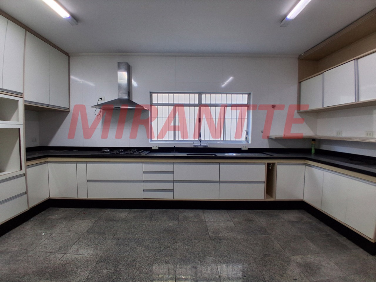 Sobrado de 274m² com 4 quartos em Vila Guilherme