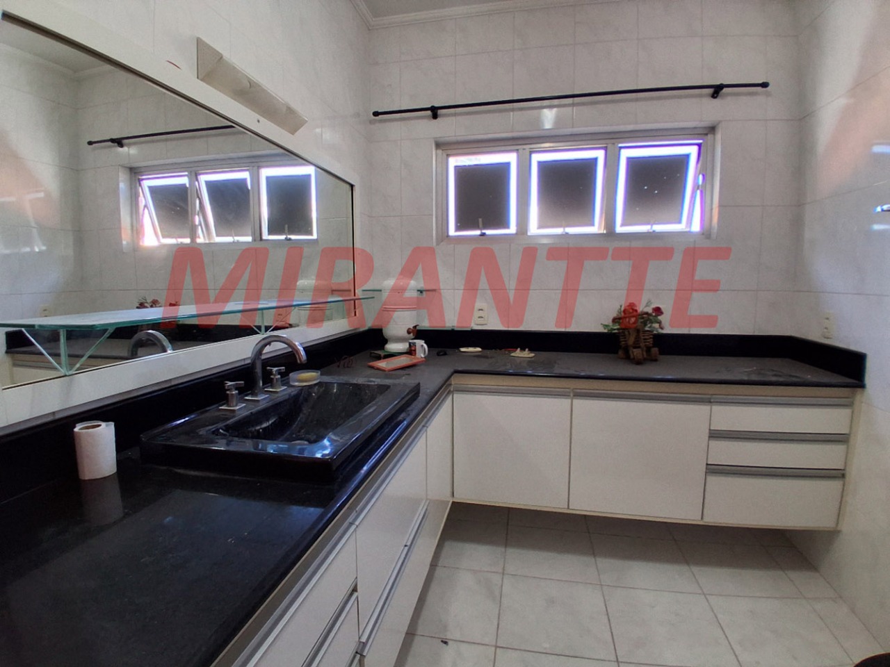 Sobrado de 274m² com 4 quartos em Vila Guilherme
