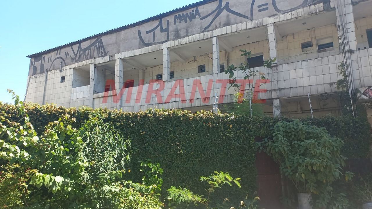 Comercial de 600m² em Limão