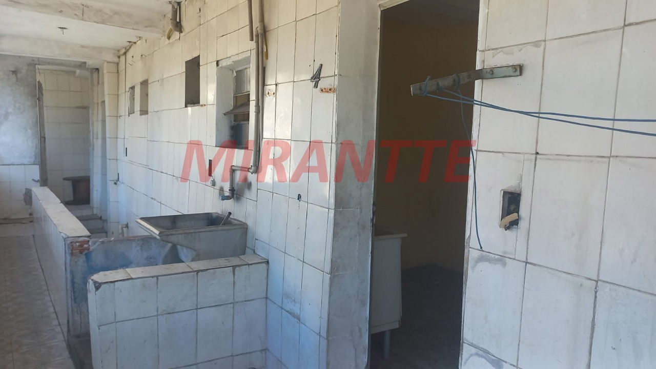 Comercial de 600m² em Limão