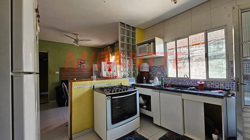 Sobrado de 200m² com 6 quartos em Parque Peruche