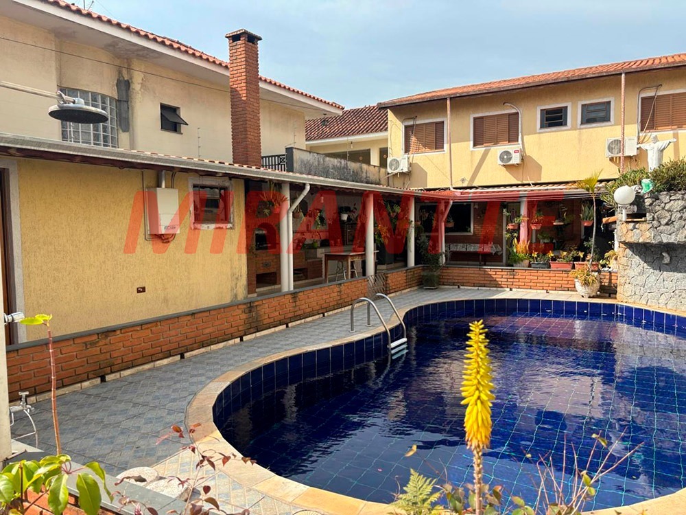 Sobrado de 200m² com 3 quartos em Vila Santa Terezinha (Zona Norte)