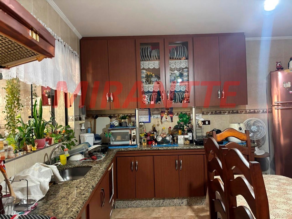 Sobrado de 200m² com 3 quartos em Vila Santa Terezinha (Zona Norte)