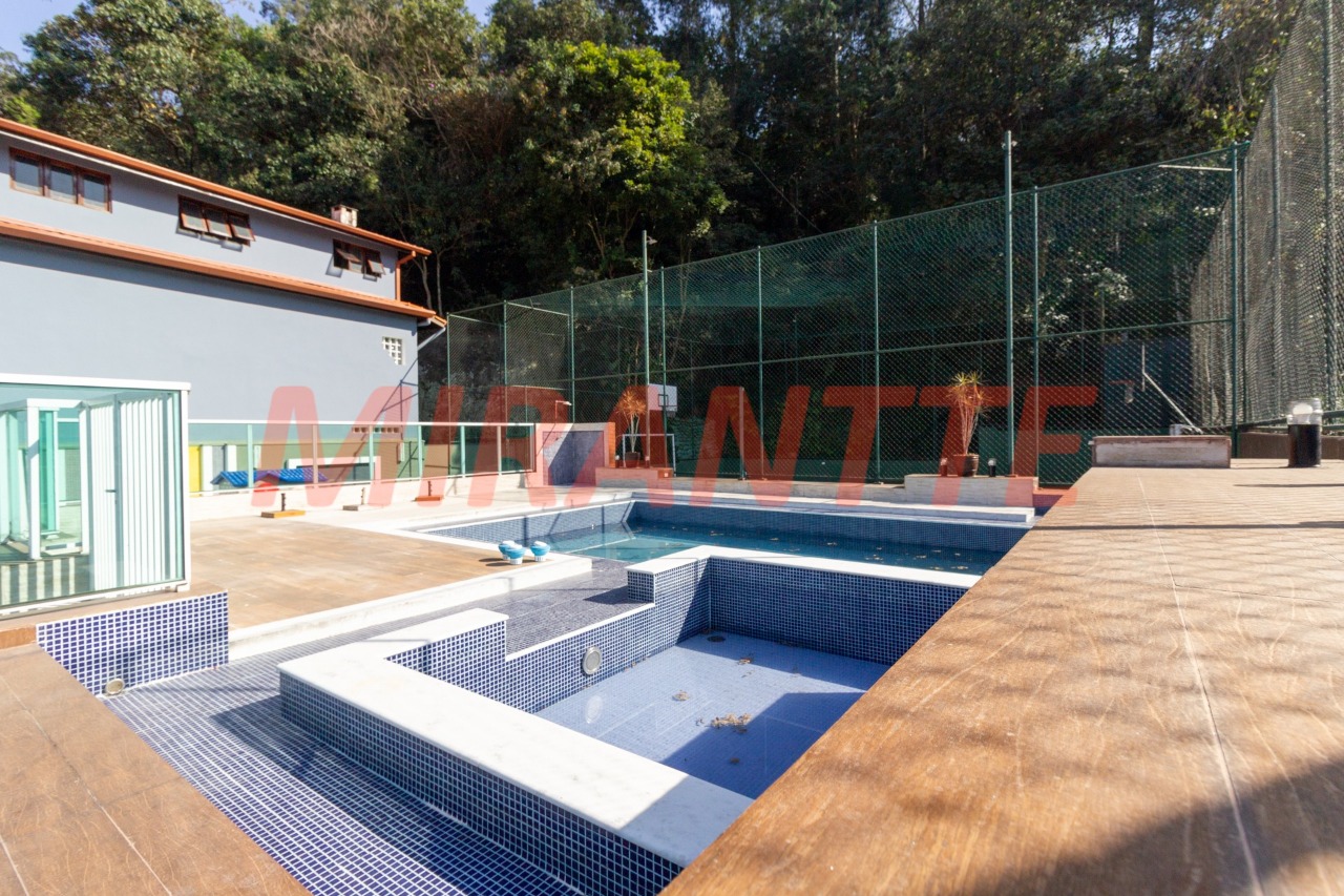 Sobrado de 300m² com 3 quartos em Tremembe