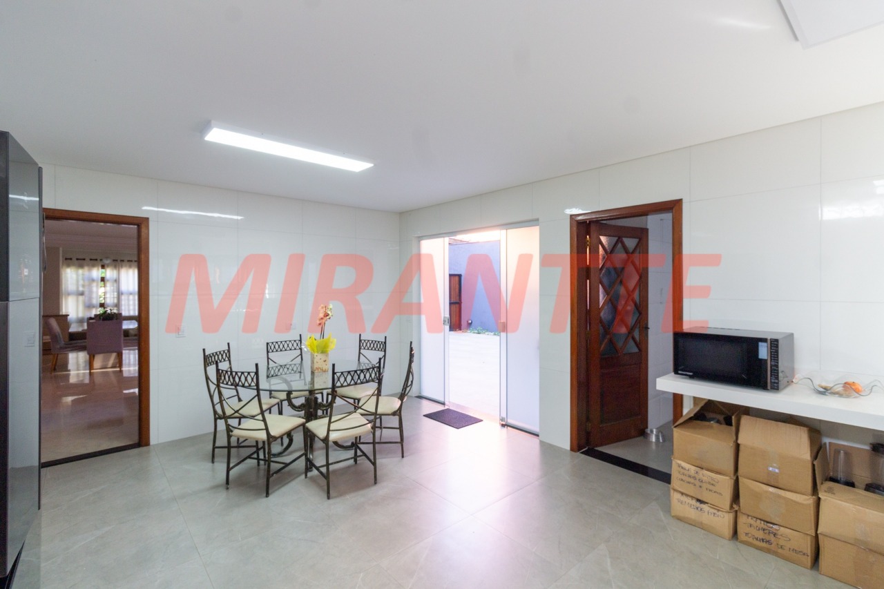 Sobrado de 300m² com 3 quartos em Tremembe