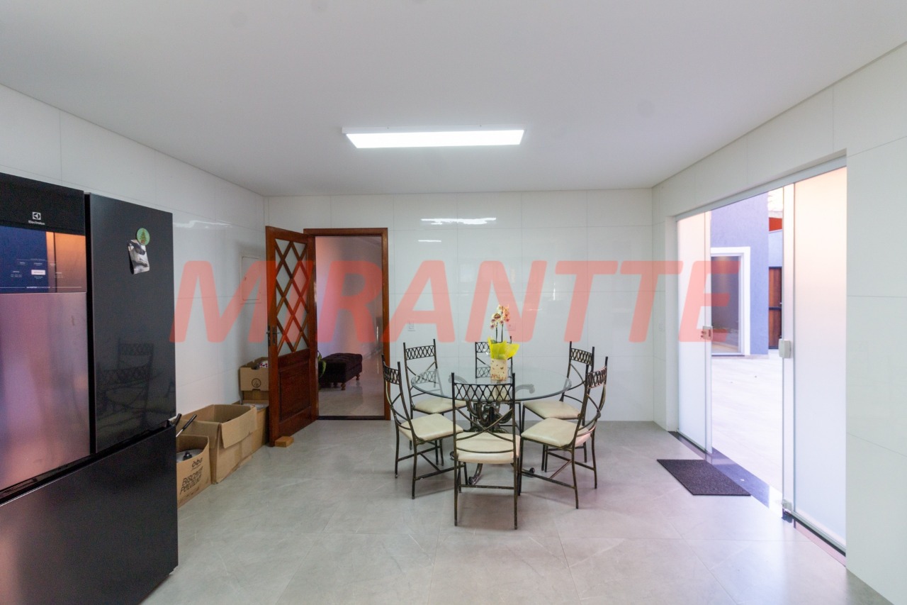 Sobrado de 300m² com 3 quartos em Tremembe