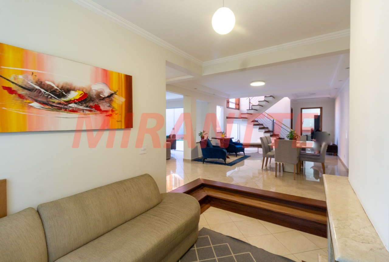 Sobrado de 300m² com 3 quartos em Tremembe