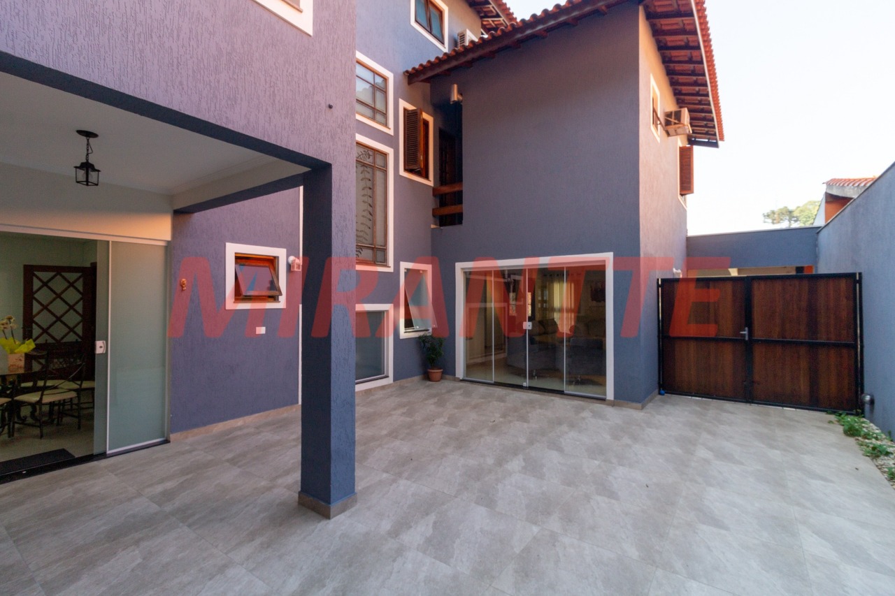 Sobrado de 300m² com 3 quartos em Tremembe