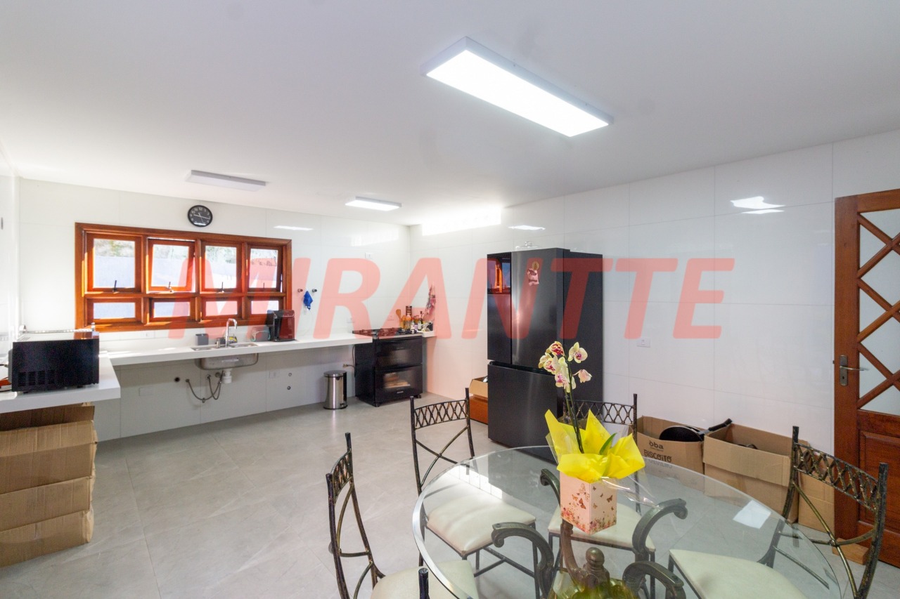 Sobrado de 300m² com 3 quartos em Tremembe