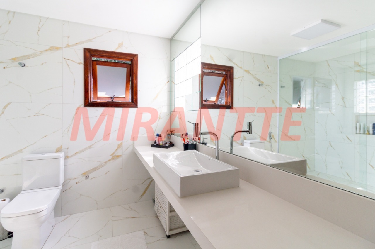Sobrado de 300m² com 3 quartos em Tremembe
