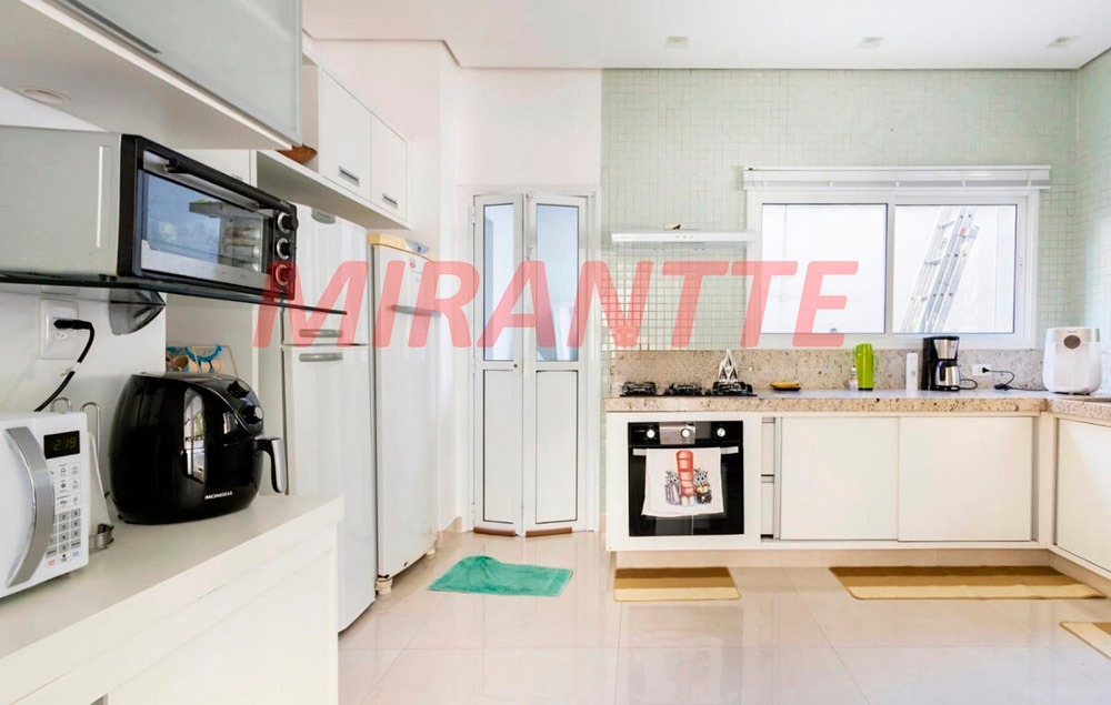 Cond. fechado de 324m² com 6 quartos em Riviera