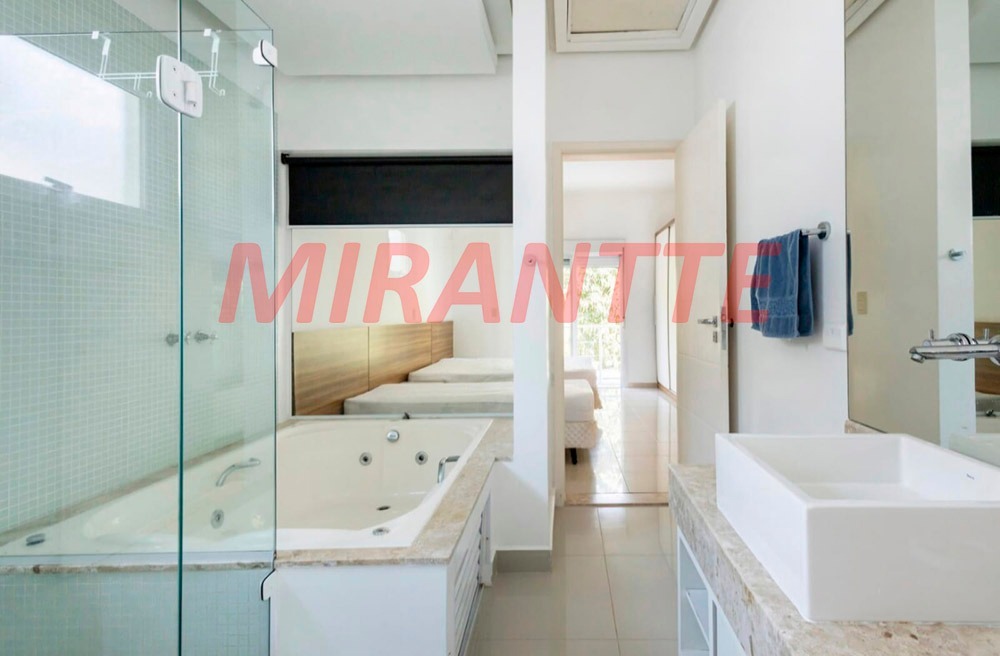 Cond. fechado de 324m² com 6 quartos em Riviera