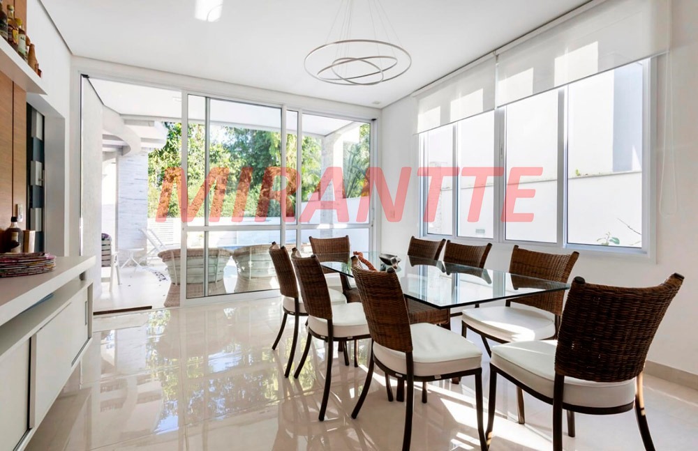 Cond. fechado de 324m² com 6 quartos em Riviera
