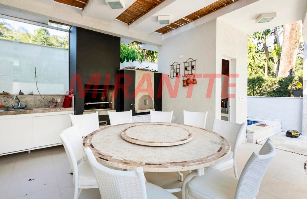 Cond. fechado de 324m² com 6 quartos em Riviera