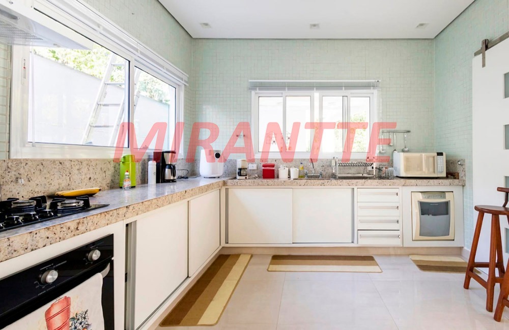 Cond. fechado de 324m² com 6 quartos em Riviera