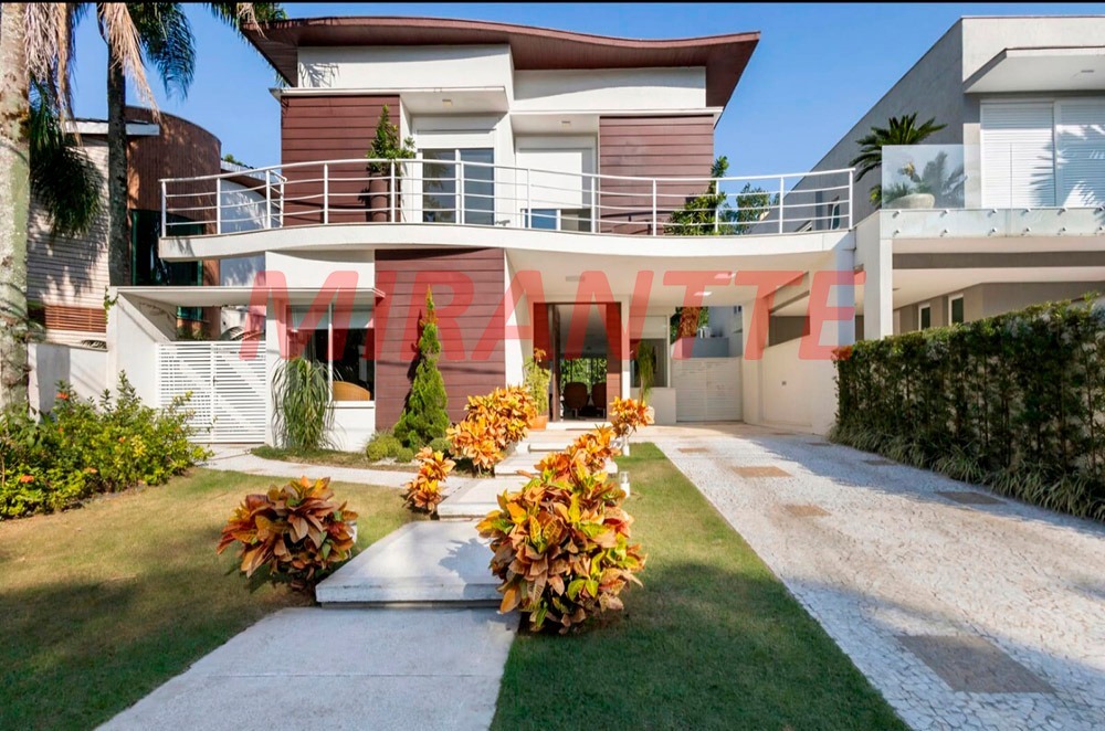 Cond. fechado de 324m² com 6 quartos em Riviera