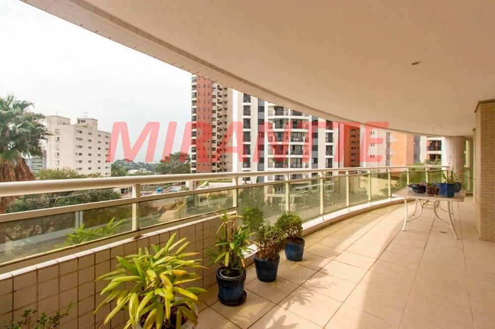 Apartamento de 366m² com 4 quartos em Alto da Lapa